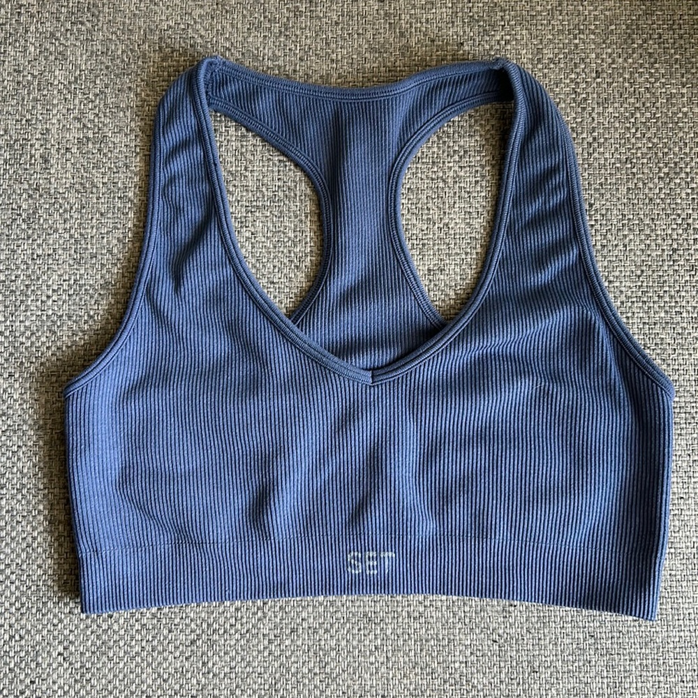 SET ACTIVE Ribbed-V Sport Bra in Pluto